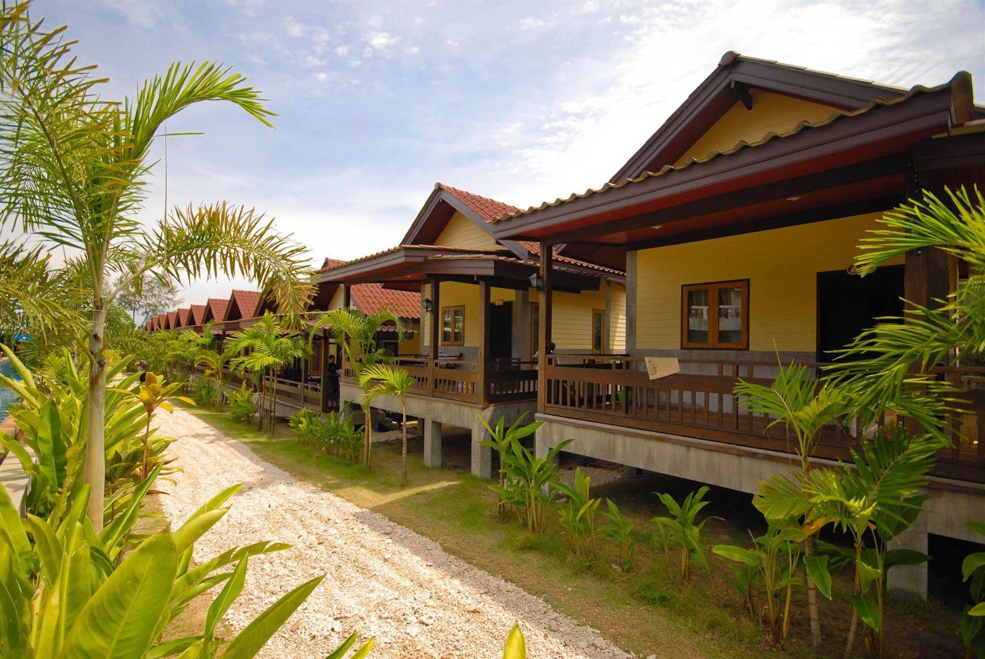 Haad Yao Bungalows Exterior photo